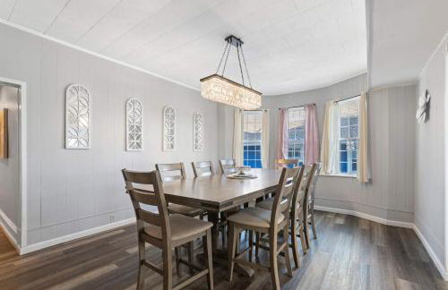 Escape to Raleigh Ave Glamour - Steps to the Beach - Foto 15