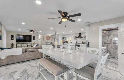 Lake, Pool, HotTub, Game Room, 8 Beds, Sleeps 17 - Foto 55