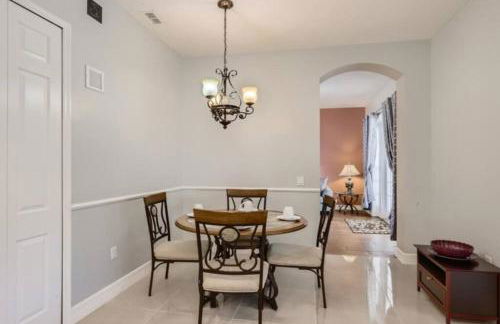 The Marvel Mansion 5BR Pool Home Near Disney World - Foto 11