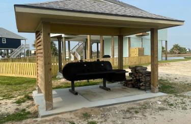 Walk 2 Beach & Huge Pool! Pets Allowed! Salty Sea Dawg - Photo 4