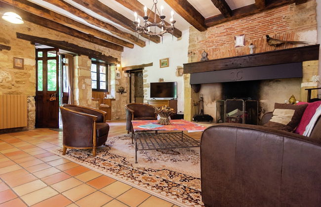 Spacious Farmhouse With Private Heated Pool in a Rustic Garden - Foto 36