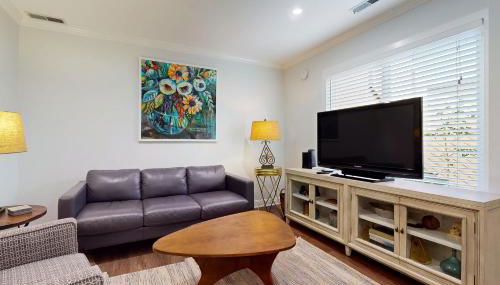 Charming Condo with Central AC, Washer/ dryer, and Full Kitchen - Photo 5