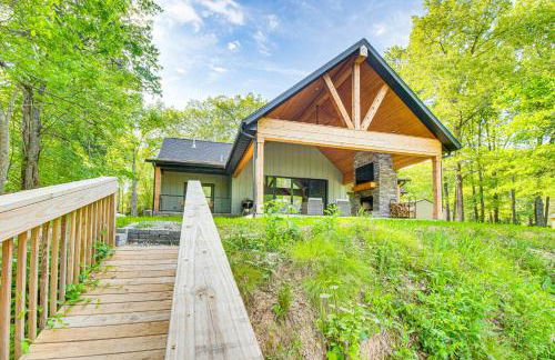 Waterfront Flippin Retreat with White River Access! - Foto 1