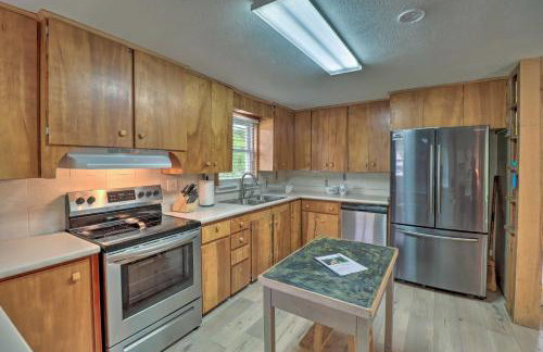 Expansive Cotter Cabin on White River with Deck! - Foto 9