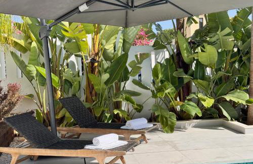 Marbella Bliss - Luxury 4-Bedroom VILLA with Garden, Private POOL & Jacuzzi, Marbesa near- 5 min to the Cabopino Beach - Photo 37