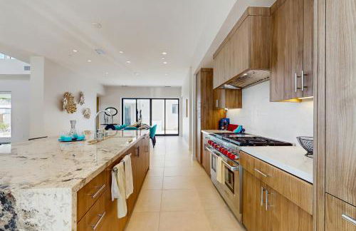 Stunning Modern Home with Mountain Views and Private Pool, Spa and Grill Dog ok - Foto 15