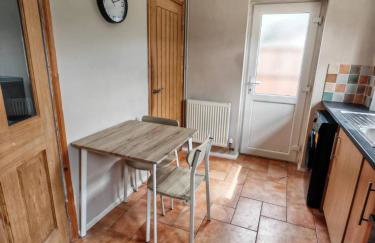 Comfy House Parking Long Stay - Photo 16