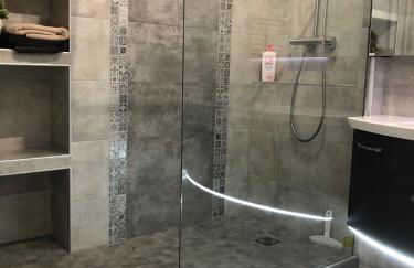 BedinReims luxe wonderful calm in city center, ideal for 2 adults and 3 children free parking - Foto 7