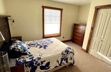 Scenic Mountain Cabin with Creekside Deck & Outdoor Fireplace near North Meadow Creek, Montana - Foto 32