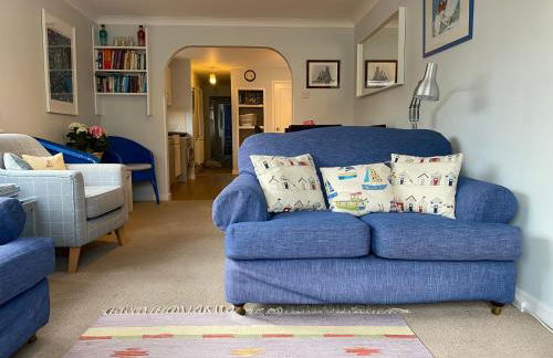 Trafalgar, lovely ground floor flat with outside patio garden, minutes walk to seafront - Photo 15