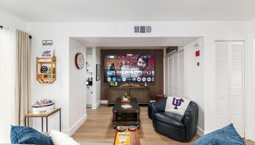 Modern & Stylish Condo Near UF, Shands & VA - Photo 5