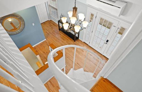 Lakefront, Private Covered Dock, Huge Balconies - Foto 11