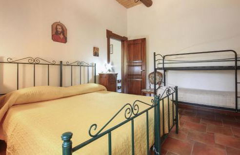 Nice Apartment In Serramezzana With Wifi - Photo 5