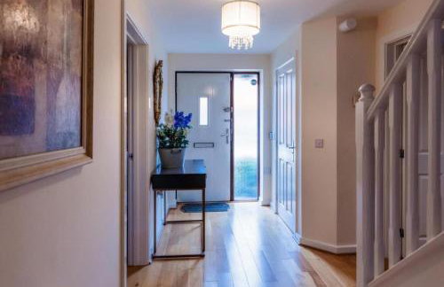 10 Guests - 5 Bedrooms - Free Parking - Lux House - Foto 15