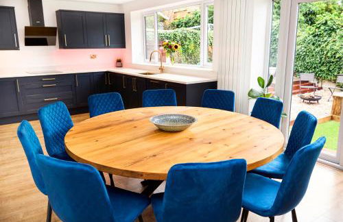 Chic Family Home with Garden Fire Pit & Event Space, Hot Tub - Foto 40