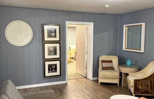 Stylish Remodeled 23 Large beds Near Elvis Presley - Foto 49