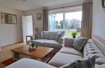 Generous 3 bed in the heart of the village - Foto 8