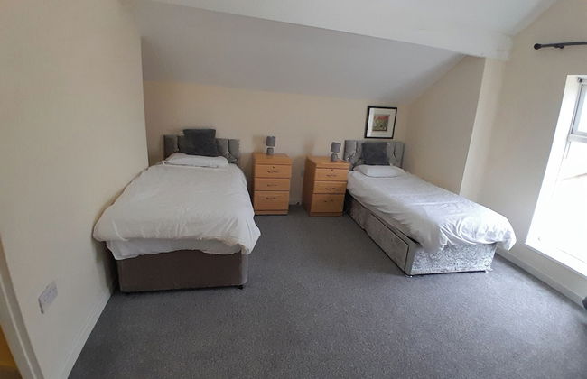 Blackpool - 2-beds - Sleeps 5 - Pet Friendly - Photo 8