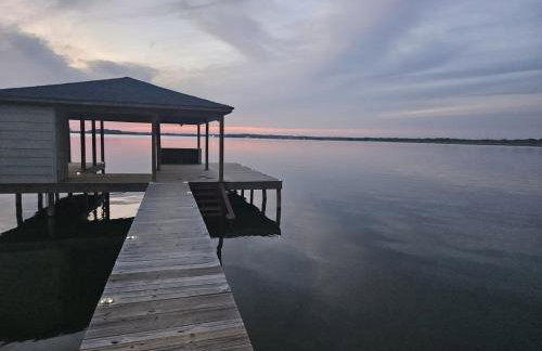 Lakefront Cottage with Hot Tub & Sunset Views - Foto 10