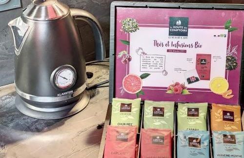 Suite Rouge baiser avec Jacuzzi privatif - LoveRoom Insolite - Foto 12