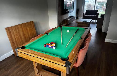 Modern 3-Bedroom House with Private Parking - Photo 20