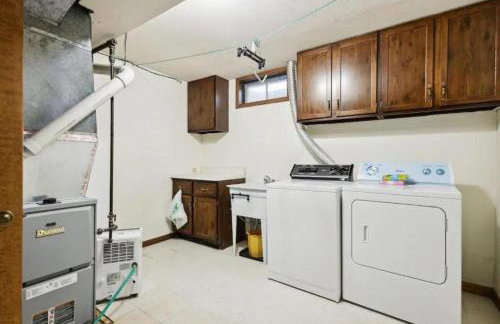 Near Shopping & Dining- The South Bend Bungalow - Foto 25