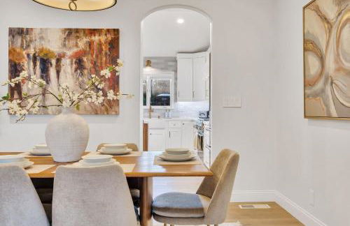 Luxury Retreat with Private Yard close to Beaches and FIFA Sleeps 10 - Foto 21