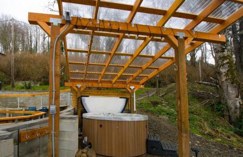 Walk to Winema Road Beach Home with Hot Tub! - Foto 20