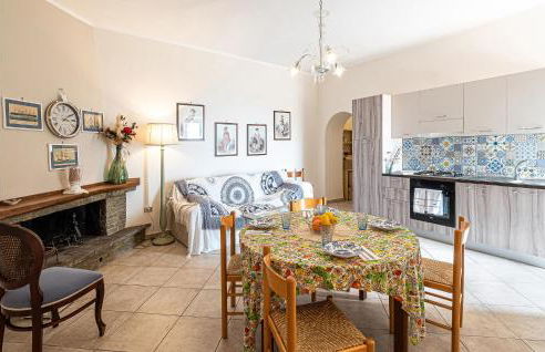 2 Bedroom Beautiful Apartment In Laureana Cilento - Photo 4