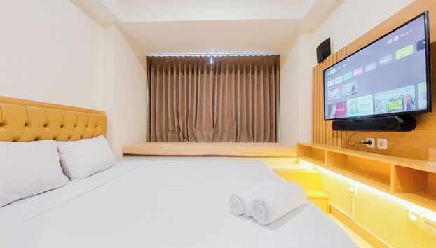 Homey And Cozy Living Studio At Collins Boulevard Apartment - Photo 4, Chambre