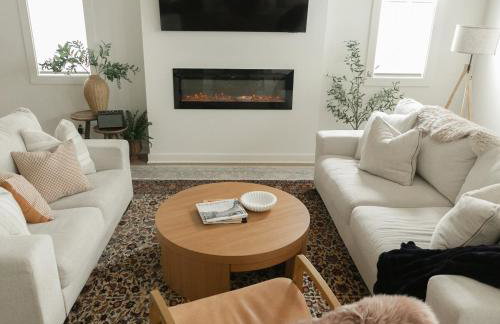 Downtown Indy, Rooftop Deck with Hot Tub, Gym, Bikes, Tesla Charger - Photo 24