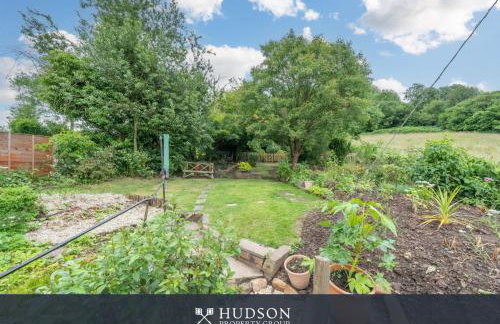 Modern Snitton Cottage & Gardens - Photo 12