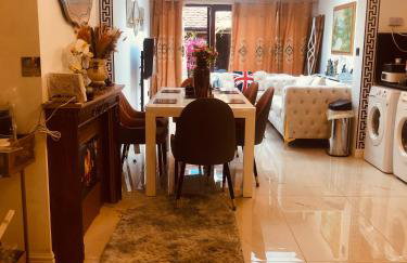 London Central 4 bed House with Garden - Photo 1