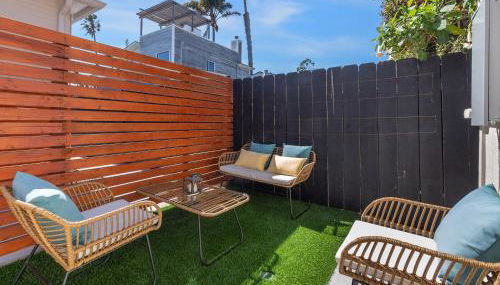 Beach Bungalow Perfection - Private Patios, BBQ walk2beach & Pet Friendly! - Foto 3