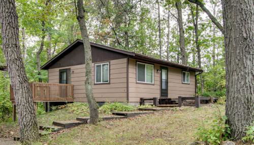 Near Lakes Updated Family Home with Deck in Cushing - Foto 1
