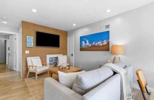 Stunning Beach Home - large patio, parking, ac & dog friendly! - Foto 62