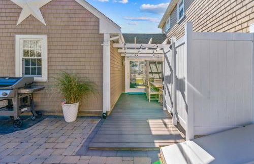 Charming House by the Beach with Patio Grill and FirePit - Foto 13