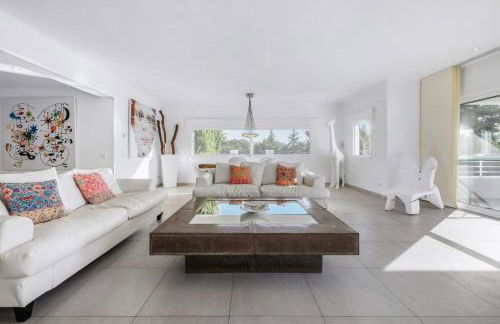 Elevated Living: 5 Br Villa in Ibiza City, 1275 - Foto 3