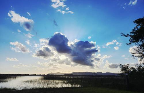 Casa na lagoa do Palmital com acesso à lagoa na propriedade e localizada apenas a 13 km da praia de Atlântida Sul e do Centro de Osório Lugar com Natureza-Wi-Fi 1 cama de casal e um beliche 2 solteiros - Foto 6