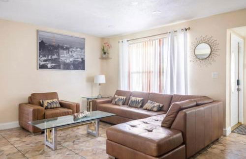 Awesome 4 bedroom pool house King bed - Foto 6