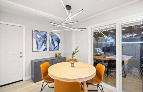 5-BD 2 5-BA Modern Retreat w Games & Hot Tub - Foto 10