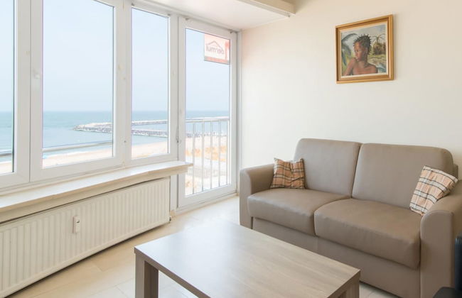 Apartment With Harbour Chanel View - Photo 1