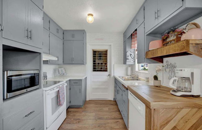 Willkommen to Pink Haus 1 Mile to Main Street! - Foto 17