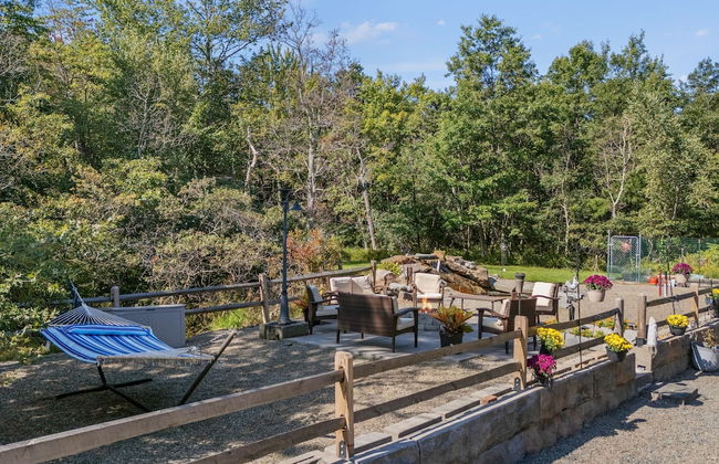 The Bigwood Cabin by Avantstay Hot Tub Firepit Pool Table Private Yard - Photo 75