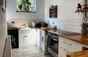 Adorable Victorian 1 bedroom annexe - Photo 4