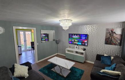 Well Furnished 3 Bedroom House in a cosy estate in Bolton - Foto 2