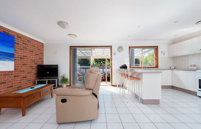 Little Rocky at Fingal Bay - Photo 11