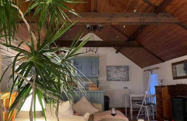 Converted Victorian Coach House on the North Coast - Foto 4