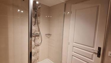 Relaxooz - Foto 5, Shower