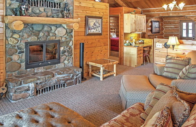 Wonderful Home on Sand Lake with Expansive Porch! - Foto 25